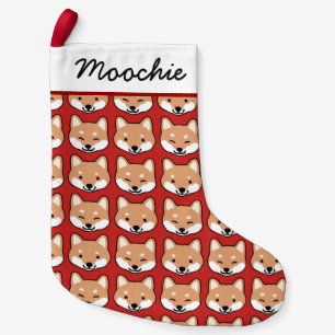 Niedliches Shiba Inu stellt das Weihnachten des Kleiner Weihnachtsstrumpf