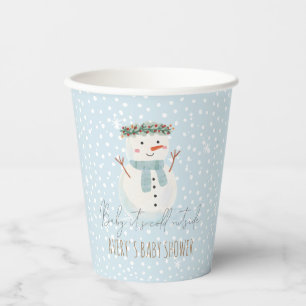 Niedliches Snowman Baby Es ist kalte Außendusche Pappbecher