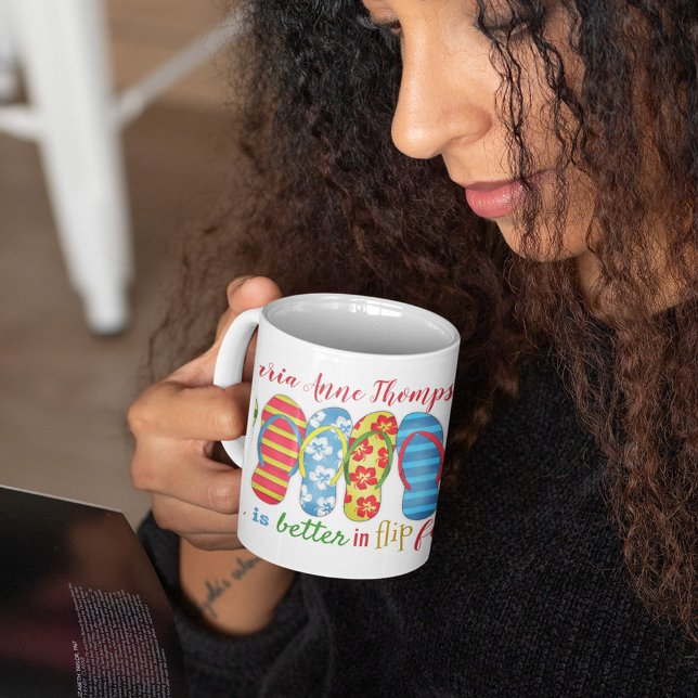 Niedliches Sommerangebot Personalisiert Kaffeetasse (Life is better in flop flops custom colorful coffee mug. )