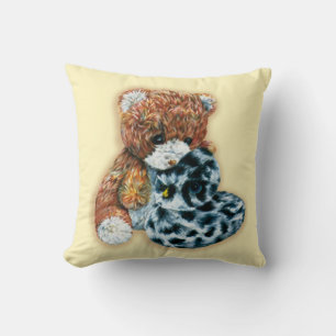 Niedliches Spielzeugteddy und Entenkinder, gelbes  Kissen