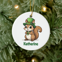 Niedliches St. Patrick's Day Eichhörnchen mit Grün Keramik Ornament