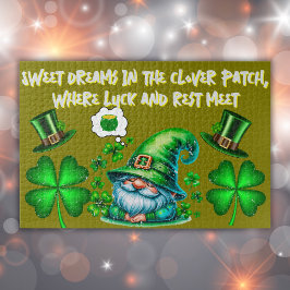 Niedliches St Patrick's Gnome Schlafen auf Oliven  Puzzle