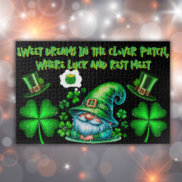Niedliches St Patrick's Gnome Schlafen auf schwarz Puzzle