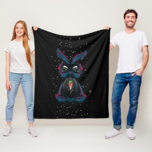 Niedliches Starlight Eyes Kaninchen in Yoga Pose M Fleecedecke