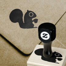 Niedliches Waldeichhörnchen mit Nut