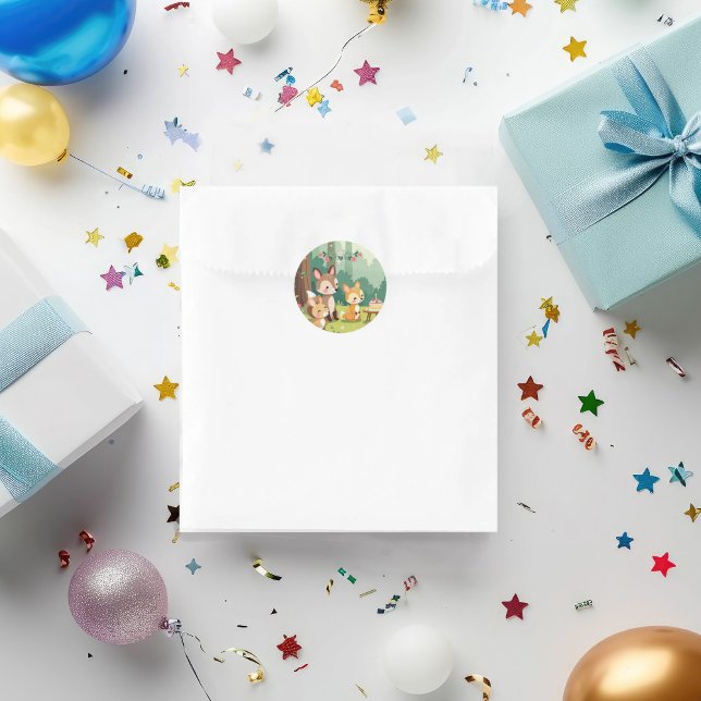 Niedliches Waldtierkind Geburtstag Runder Aufkleber (Von Creator hochgeladen)