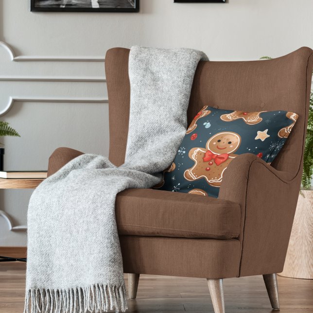 Niedliches Weihnachtsblau und Rotschnabelkuchen Mu Kissen (Cute gingerbread men pattern on navy blue background with light blue, red and cream stars pillow.)