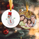 Niedliches Weihnachtsfest Snowman Holiday Foto Keramik Ornament<br><div class="desc">Niedliches Weihnachtsfest Snowman Holiday Foto Ornament Ein lustiges, festliches, Imitate fühlten sich Schneemann in einem niedlichen roten Hut. Fügen Sie Ihr Foto und Namen für ein wirklich personalisiertes Ornament. Einfach mit Text, Schriftart und Farben anpassen. Erstellt von Zazzle pro Designer BK Thompson © exklusiv für Kates Kreationen; bitte kontaktieren Sie...</div>