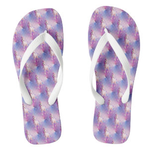 Niedliches weißes Einhorn mit rosa und blauem Mane Flip Flops