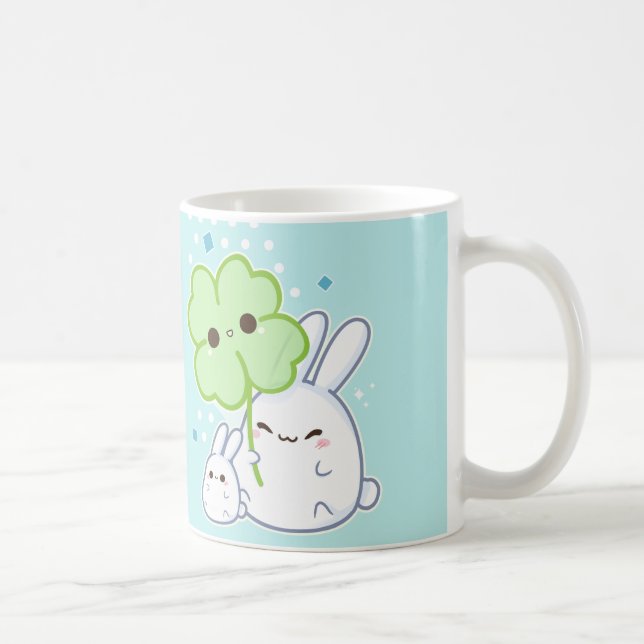 Niedliches weißes Häschen mit kawaii Klee Tasse (Rechts)