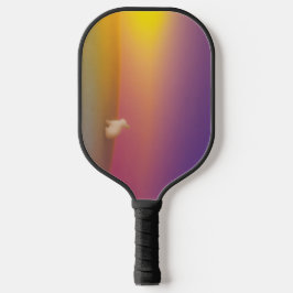 Niedliches Weißes Kaninchen auf Grassy Hill bei So Pickleball Schläger