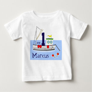 Niedliches Weißfischboot auf Wasser Baby T-shirt