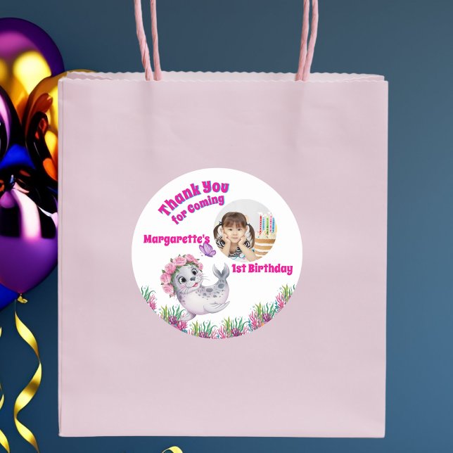 Niedliches Whimsisches Floral Sea Lion Girly Foto Runder Aufkleber (Von Creator hochgeladen)