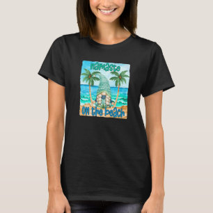 Niedliches Yoga-Gnome für Frauen Namaste am Strand T-Shirt