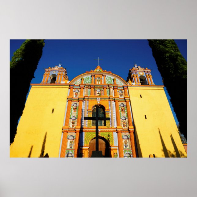 Niedrige Winkelansicht der gelben Verzierten Kirch Poster (Vorne)