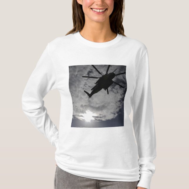 Niedrige Winkelansicht eines CH-53E T-Shirt (Vorderseite)