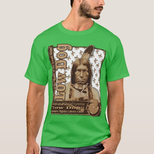 Niedriger Hund Oglala Lakota T-Shirt (Vorderseite)