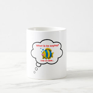 Niedriger RAM Fischspeicher Gedankenblase Kaffeetasse