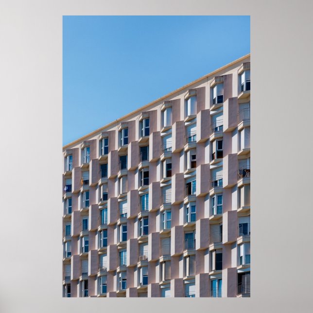 NIEDRIGES FOTO DES GRAUKONKRETEN GEBÄUDE POSTER (Vorne)