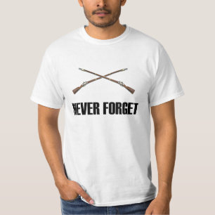 Niemals vergessen Musketen-T-Shirt T-Shirt