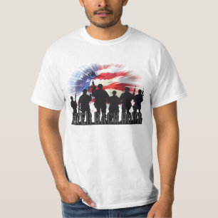 Niemals vor der amerikanischen Flagge zurückweiche T-Shirt