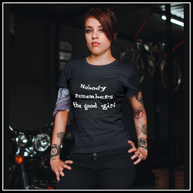 [Niemand erinnert sich an das gute Mädchen] Malere T-Shirt (Nobody Remembers the Good Girl)