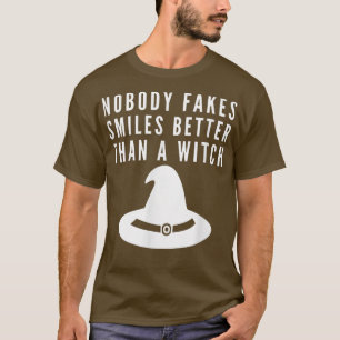 Niemand Fake ein Lächeln besser als eine Hexe T-Shirt