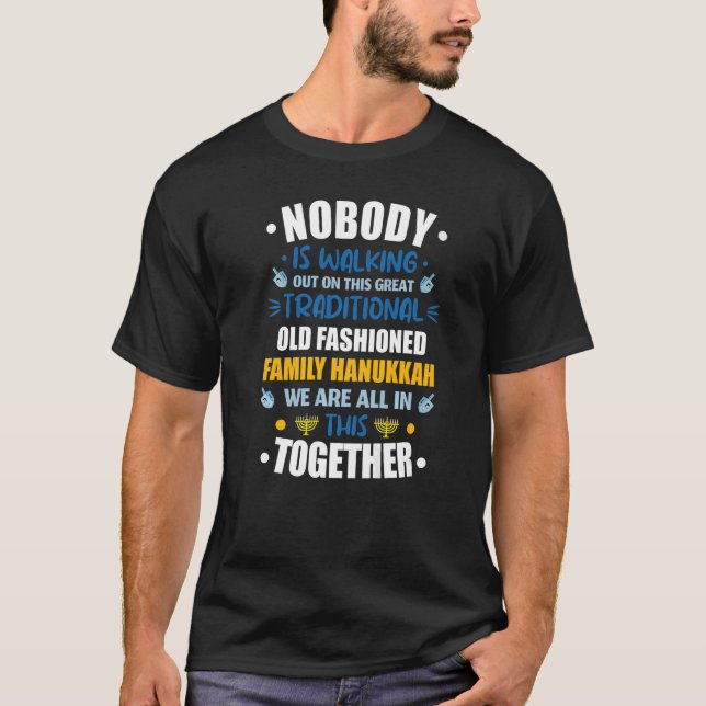Niemand geht auf diese traditionelle Familie Ha ra T-Shirt (Vorderseite)