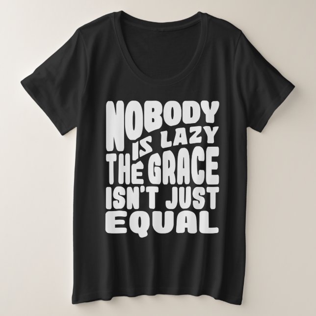 NIEMAND IST LAZY, DIE GRACE IST NICHT NUR GLEICH. GROßE GRÖßE T-Shirt (Design vorne)