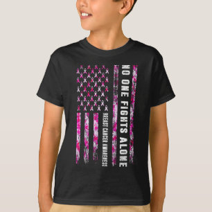Niemand kämpft allein auf der amerikanischen Flagg T-Shirt