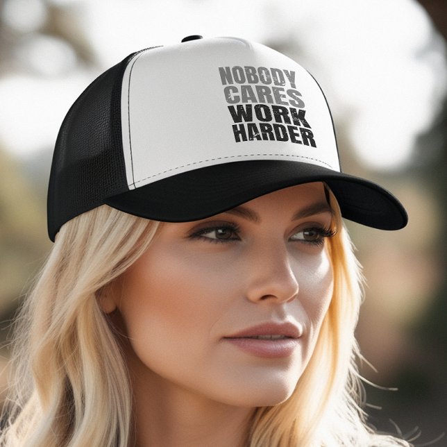 Niemand kümmert sich darum, härter motiviert zu ar truckerkappe (Stay motivated with the "Nobody Cares, Work Harder" trucker hat, a bold statement of determination.)