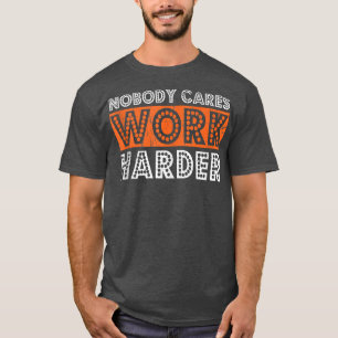 Niemand kümmert sich um härtere Workout-Fitnessen T-Shirt
