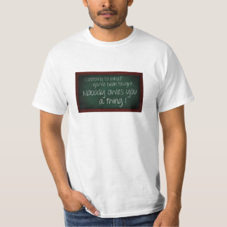 Niemand schuldet Ihnen eine Sache! T - Shirt