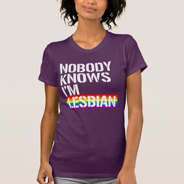 Niemand weiß, dass ich lesbisch bin T-Shirt (Vorderseite)