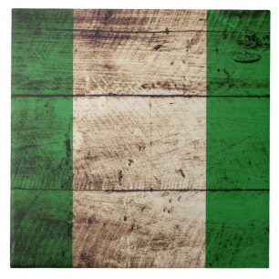 Nigeria-Flagge auf altem Holzmaserung Fliese