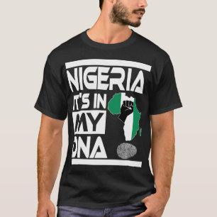 Nigeria liegt in meiner nigerianischen DNA-Flagge  T-Shirt