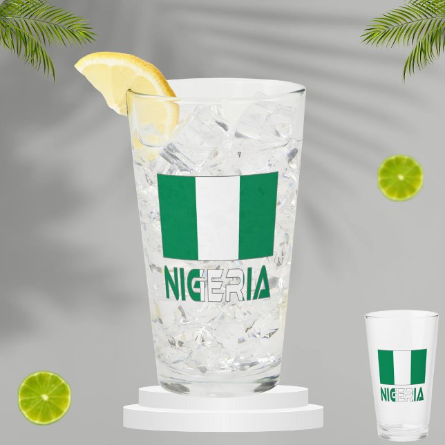 nigerianische Flagge und Nigeria Glas (Von Creator hochgeladen)