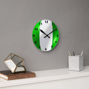 nigerianisches Flaggendesign Runde Wanduhr