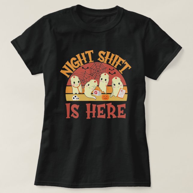 Night Shift is Here, Funny Halloween Nurse Doctor  T-Shirt (Design vorne)