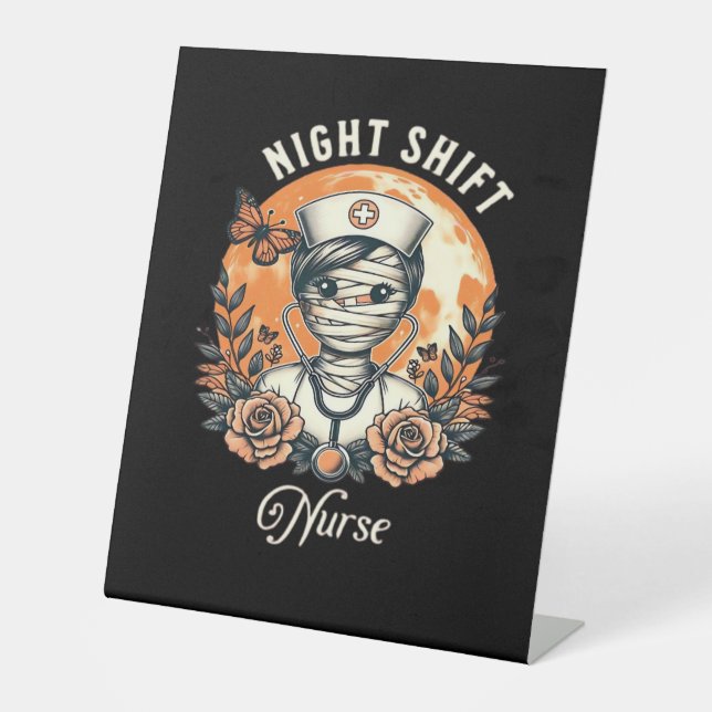 Night Shift Nurse Mummy Halloween Healthcare Flora Sockelschild (Vorderseite)