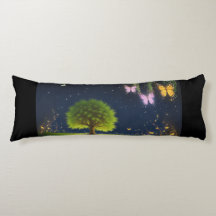 Night Willow Tree mit Schmetterlingen und Glühwürm