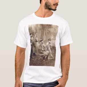 Nikolai II während der Jagd T-Shirt