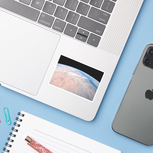 Nile River Winding Northward neben dem Roten Meer Aufkleber (Laptop mit iPhone)