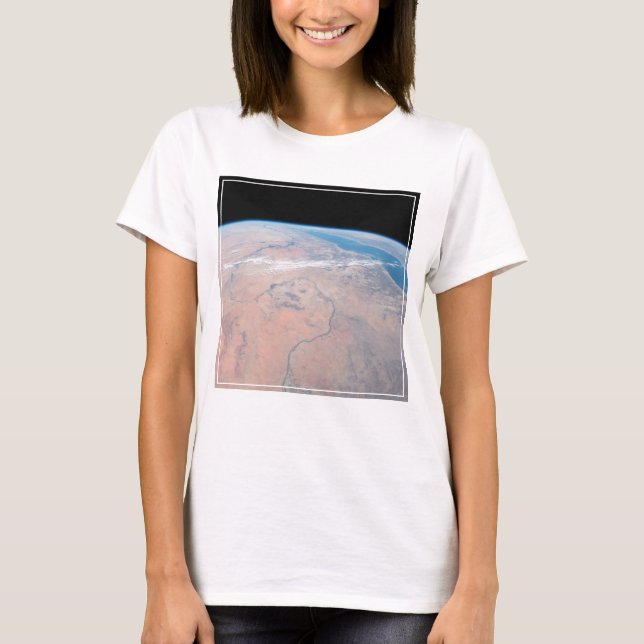Nile River Winding Northward neben dem Roten Meer T-Shirt (Vorderseite)