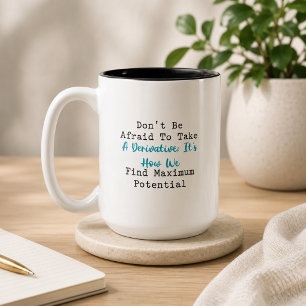 Nimm eine Ableitung Finde maximales Potenzial Math Zweifarbige Tasse