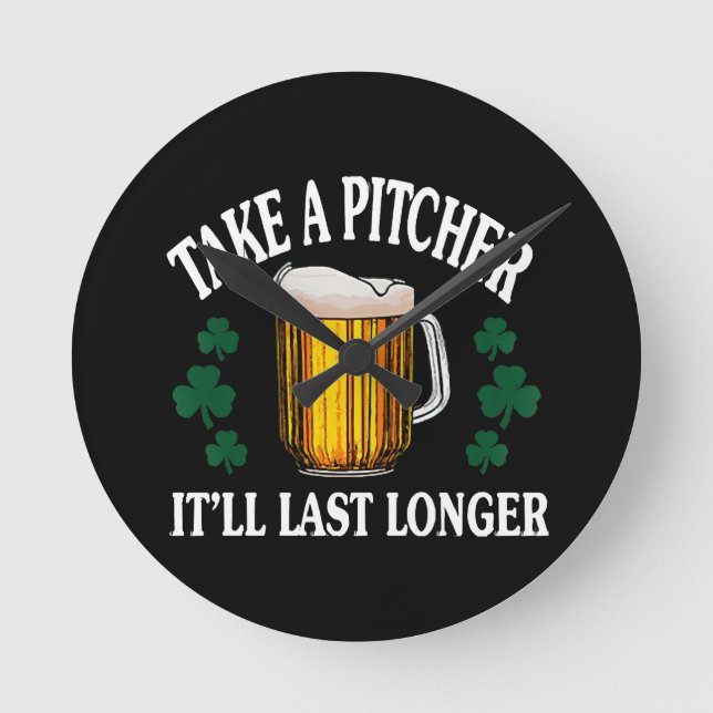 Nimm einen Pitcher, der länger dauern wird Runde Wanduhr (Vorderseite)