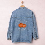 Nimm mich zum Pumpkinpflaster Jeansjacke<br><div class="desc">Rustikale und moderne Denim-Jacke für die Herbstsaison mit Aquarellbildern für Orangenkürbis mit einem Text,  der lautet: "Bring mich zum Kürbisfleck."</div>