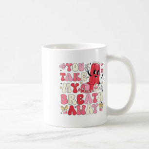 Nimm mir den Atem weg, wenn ich mit dem Inhalator Kaffeetasse