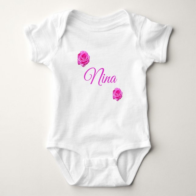 Nina, Name mit rosa Rosen, Baby Bodysuit Baby Strampler (Vorderseite)