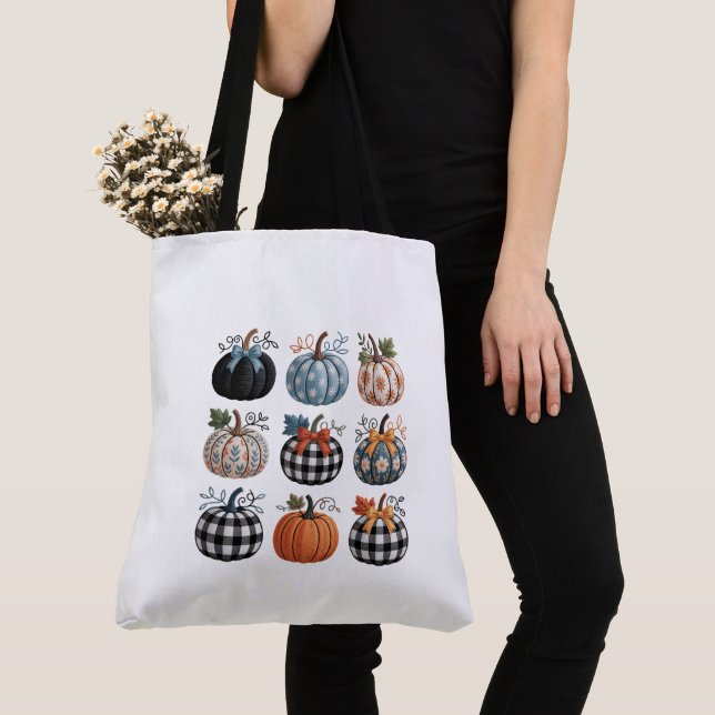 Nine Decorative Pumpkins Stickerei (Von Nahem)